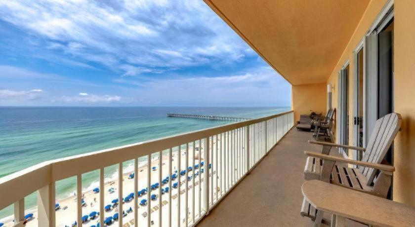 Calypso & Towers Apartment